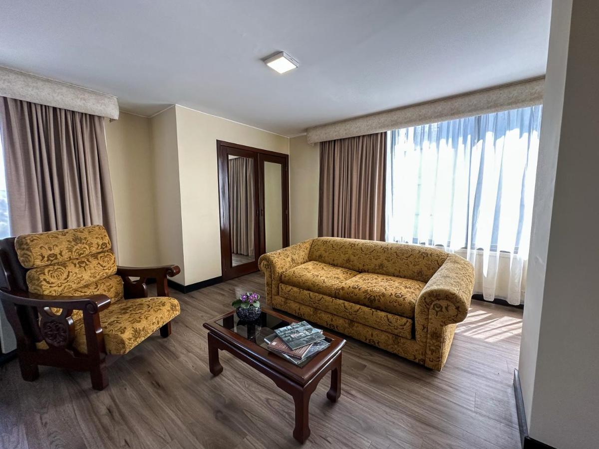 Отель La Quinta By Wyndham Кито Экстерьер фото